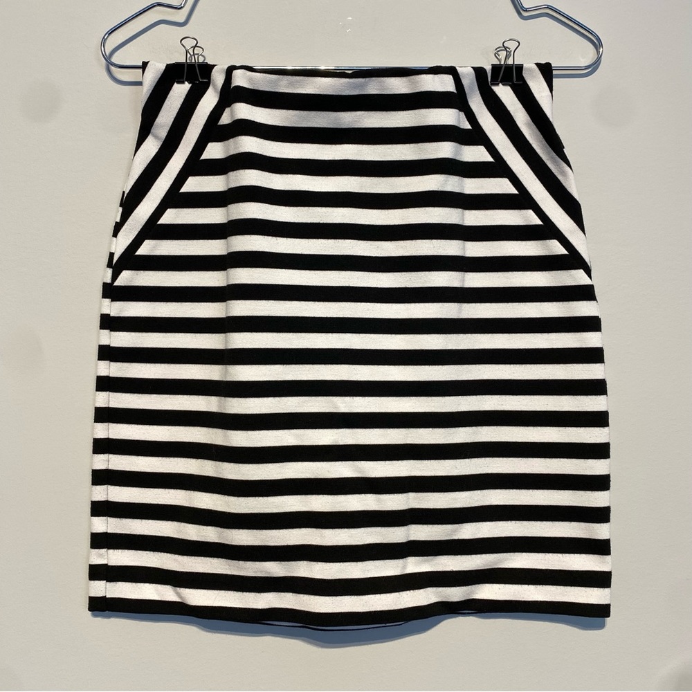 🛍️ 4 for 20$ - Dynamite Super Stretch Mini Skirt stripes / Black & White / M